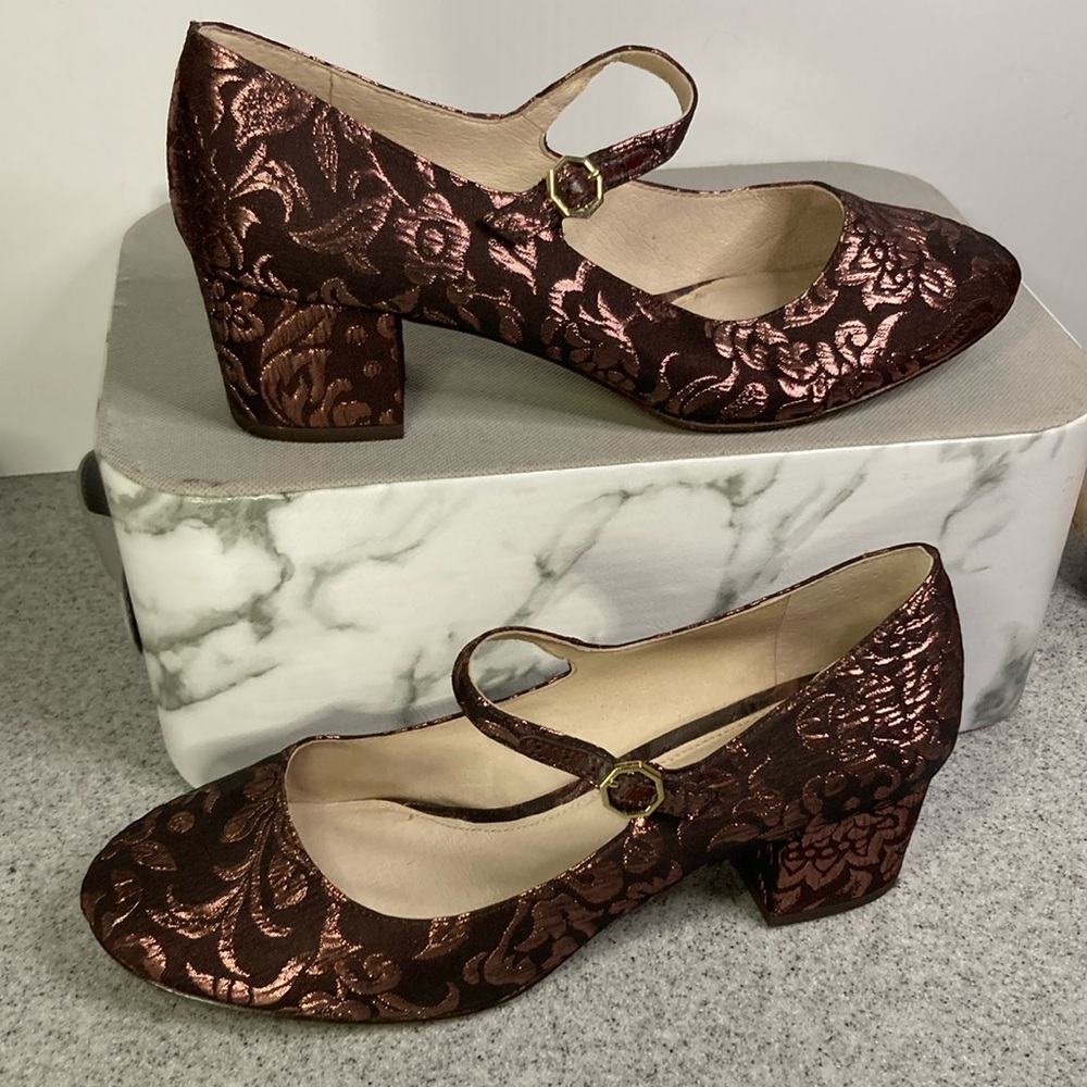 Louise et Cie‎ size 8 brocade Maryjane’s. Plum and rose. Worn once. Box 7